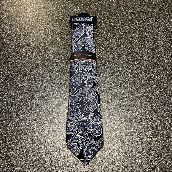 NWT Tommy Hilfiger Moores Paisley Tie - Picture 2 of 4